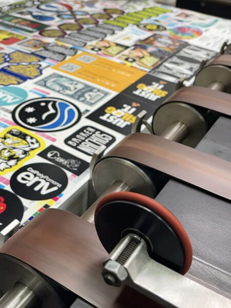 silkscreen-stickers-autopress Sticker printing on the screen printing press
